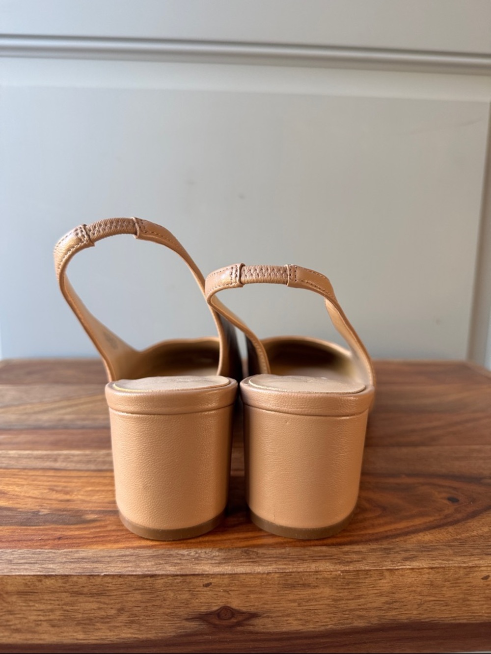 New Ann Taylor Two-Tone Slingback Block Heel Pumps Beige Cream Leather Size 9.5 - Picture 4 of 6